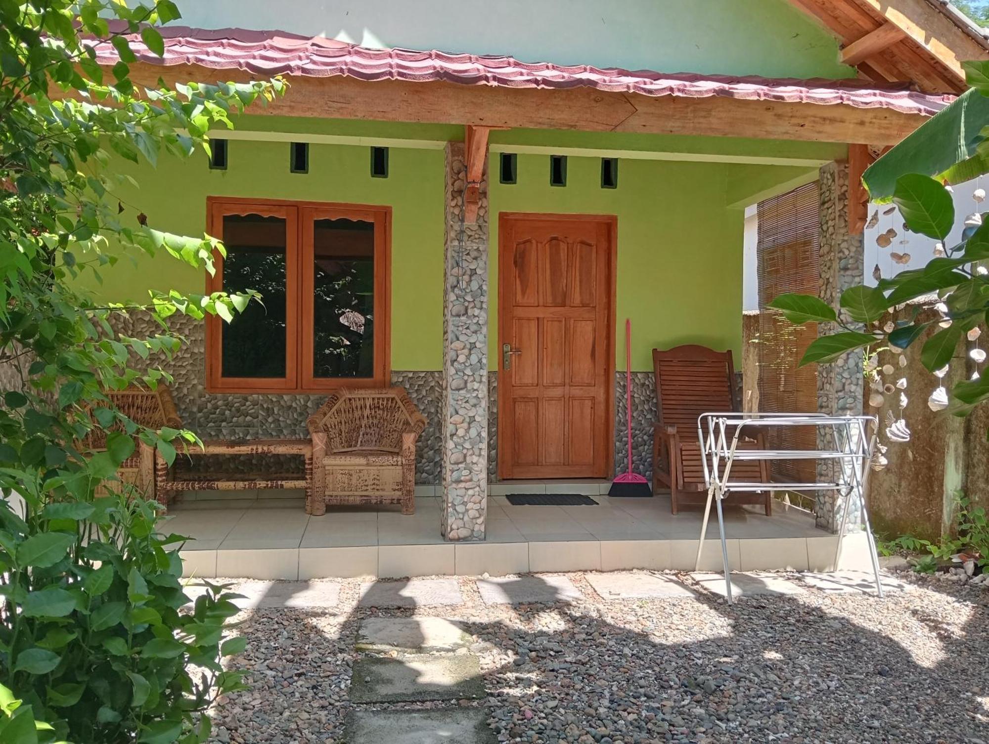 Pelangi Homestay Bungalow Gili Gede Sekotong Exterior photo